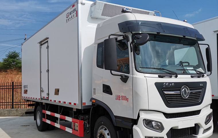 国六东风天锦KR 6.8米冷藏车